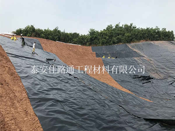 尾矿库防渗土工膜铺设的意义:守护环境,促进可持续发展 尾矿库防渗土工膜铺设的意义:守护环境,促进可持续发展